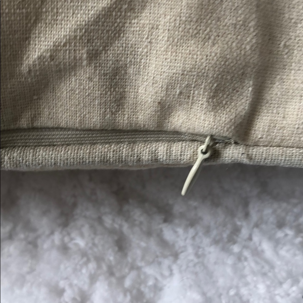 Decorative pillow - Picture 8 of 11